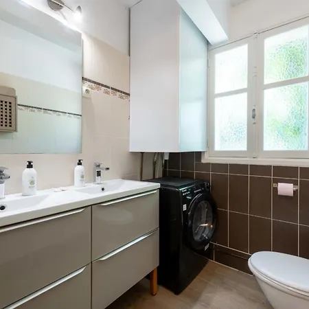 Ground-floor With Private Garden * Κάννες