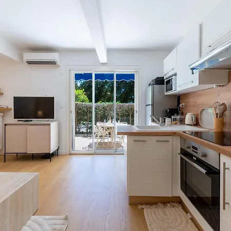 Ground-floor With Private Garden كان