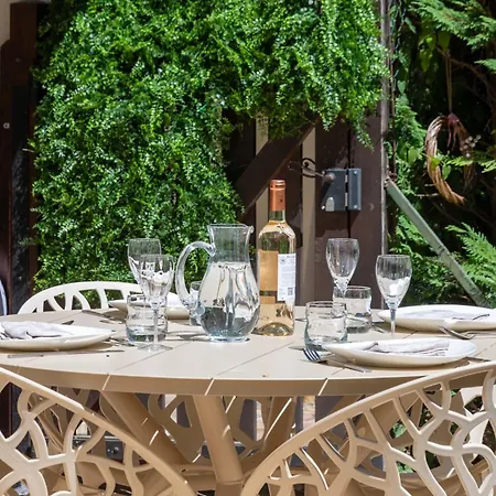 Ground-floor With Private Garden * كان